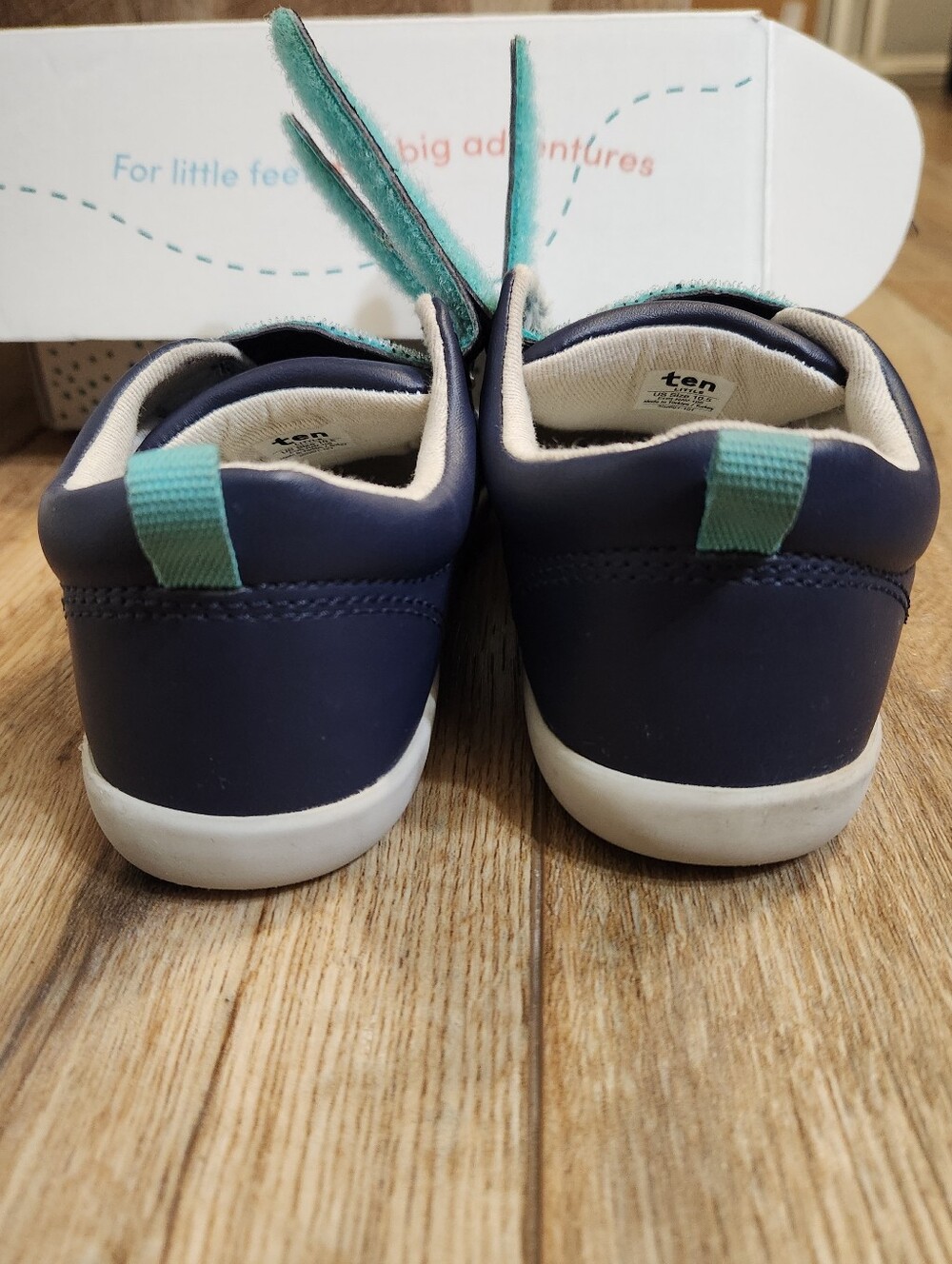 Ten Little Sneakers With Box & Stickers - Picture 6 of 13
